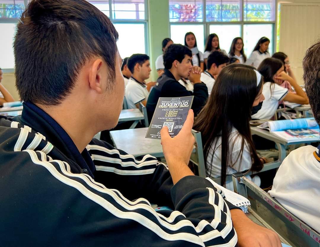 ISJUmx's tweet photo. Visitamos la Universidad para el Bienestar Benito Juárez García sede Badiraguato y la preparatoria UAS donde invitamos a las y los jóvenes a participar en el Premio Estatal de la Juventud “Rafael Buelna Tenorio”

Consulta las bases y participa aquí: https://t.co/5kmQ20bhXQ https://t.co/bXO47wZm74