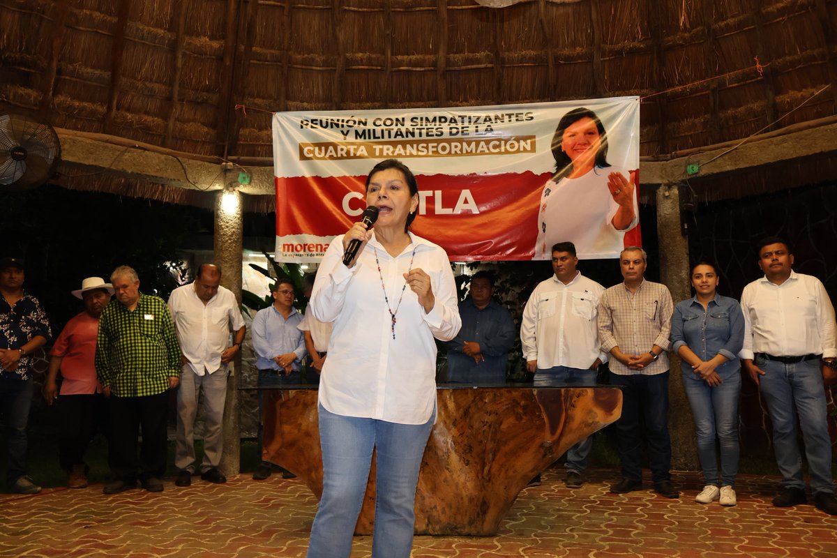 YolandaOsunaH's tweet photo. Esta noche, en Villa Ignacio Allende, Centla, me reuní con liderazgos sociales que comparten conmigo el propósito de caminar unidos en defensa de la Transformación. Nuestros pueblos originarios, con toda la grandeza de su historia, nos han dado lecciones de lucha y perseverancia. Con ese ejemplo seguimos adelante. ¡Gracias, Centla! ¡Es tiempo de las mujeres!