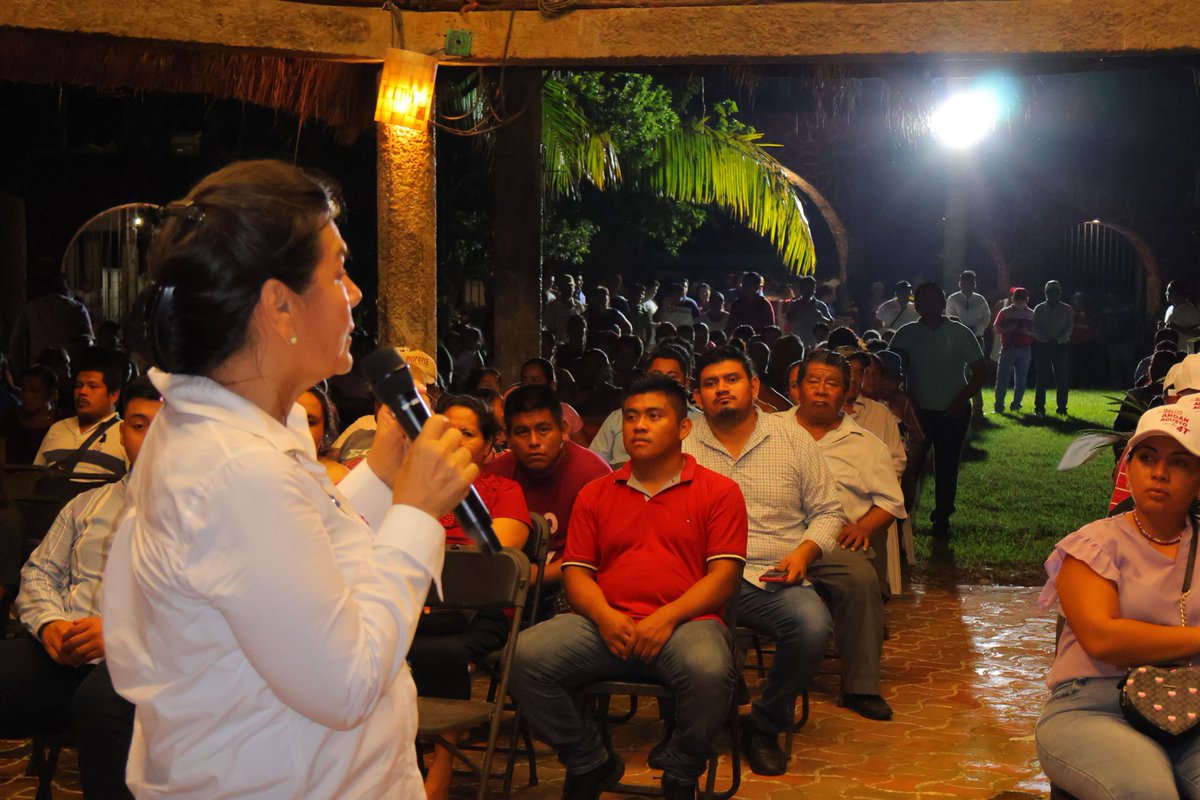 YolandaOsunaH's tweet photo. Esta noche, en Villa Ignacio Allende, Centla, me reuní con liderazgos sociales que comparten conmigo el propósito de caminar unidos en defensa de la Transformación. Nuestros pueblos originarios, con toda la grandeza de su historia, nos han dado lecciones de lucha y perseverancia. Con ese ejemplo seguimos adelante. ¡Gracias, Centla! ¡Es tiempo de las mujeres!