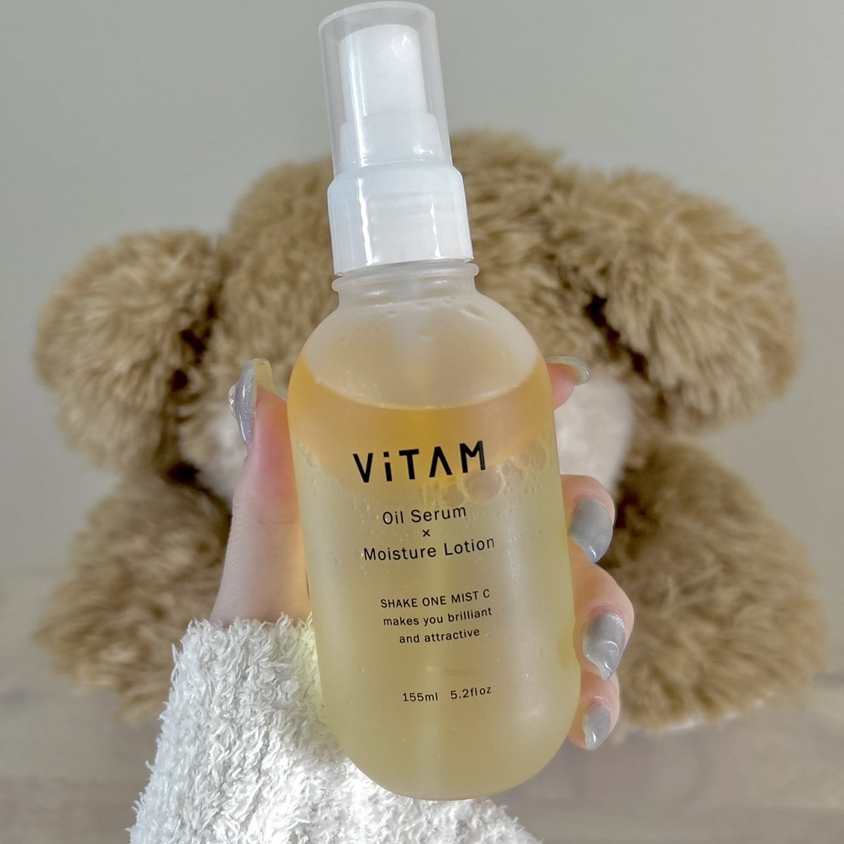trami_tw's tweet photo. こんにちわ～！
今日の中の人のお気に入りのスキンケアは #ViTAM の #シェイクワンミストC です🥰
#ビタミンC が入っているオールインワンミストで、朝に使っていますが時短にもなるのに、お肌のハリもでるしお化粧ノリも良くて、3本目の購入です🤭
私は極度の乾燥肌＆アトピー持ちですが、そんな悩みも忘れさせてくれます♡
みなさんのお気に入りのスキンケアがあったら是非教えてください😌
今日も一日楽しみましょ～～！