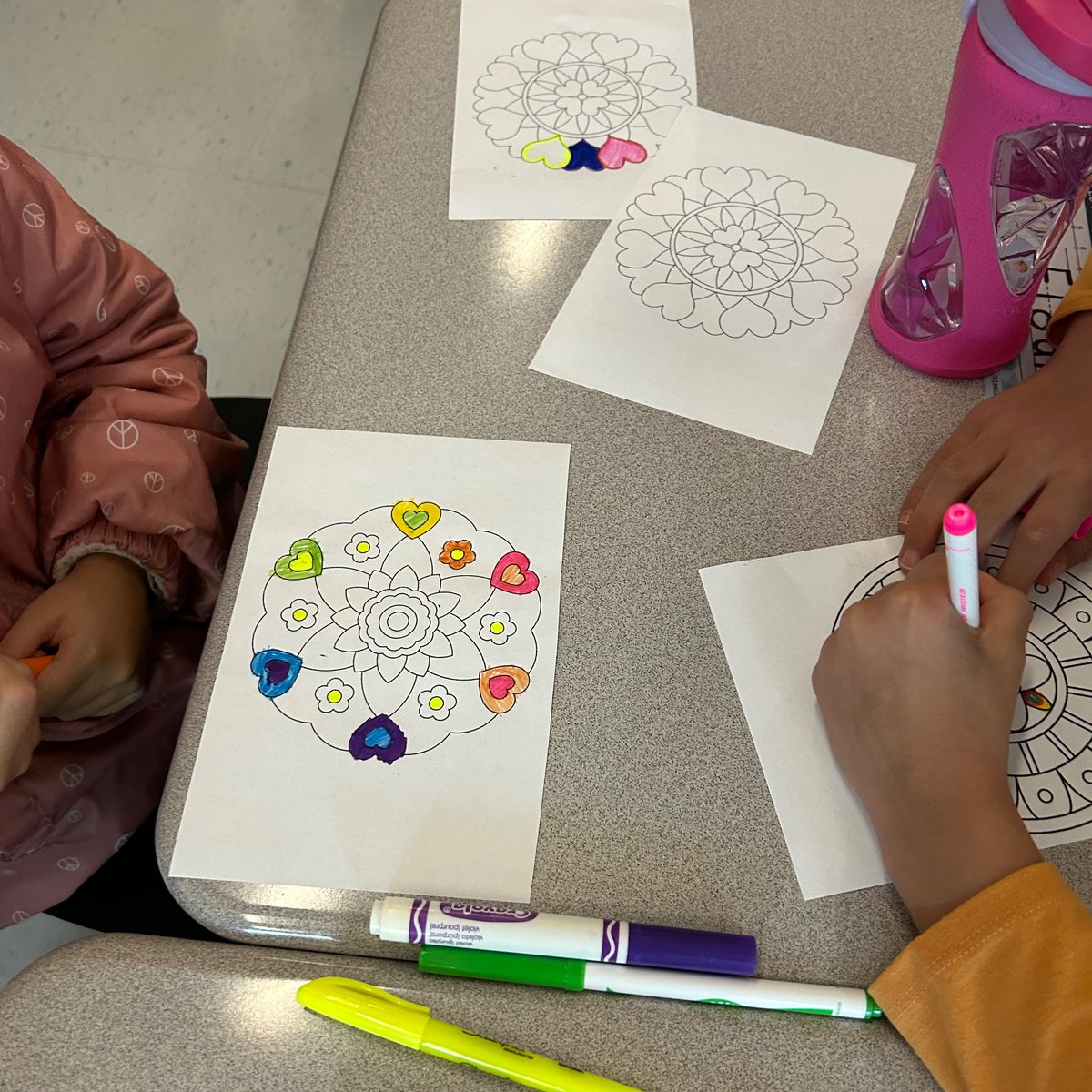 SchCounselorFP's tweet photo. Exploring uncomfortable feelings &amp; rotating through calming stations with 2nd grade 😌💫 #mindfulmoments https://t.co/KyfMX0t9dR