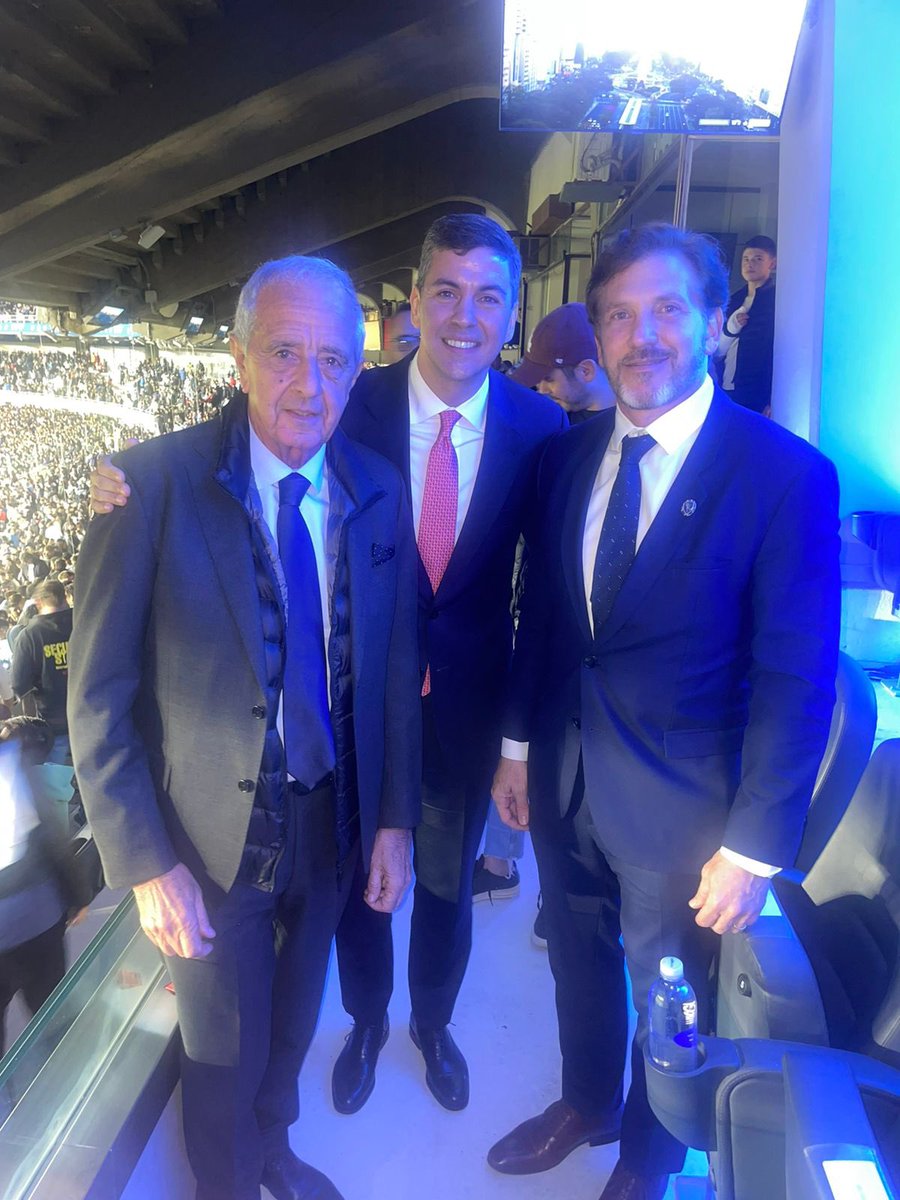 Un honor compartir el partido con Santiago Peña, presidente de Paraguay, y el amigo Alejandro Domínguez, presidente de Conmebol.