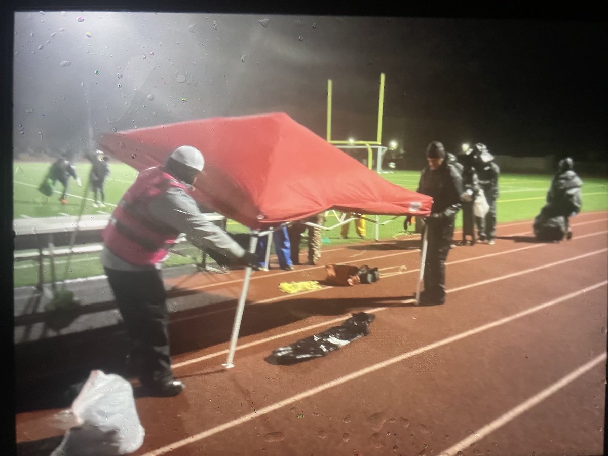 LadyBearsFutbol's tweet photo. Thank you Mr. Hak & C. Zabel - Athletic Dept. for all the behind the scenes work in a short amount of time! Thank you @LadyBearsFutbol ALL-PRO DADS! #canopycrew #community #family
🐻’s roll! Tuesday night Finals at KM! @ByronActivities https://t.co/V0OIOAOBK4