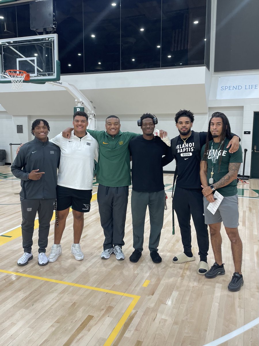 _KJReid_'s tweet photo. Despite the technical difficulties (my fault) the crew made it happen and ran the show tonight at volleyball! 

OBU creative on the come up‼️ https://t.co/Mklkyi2PlC