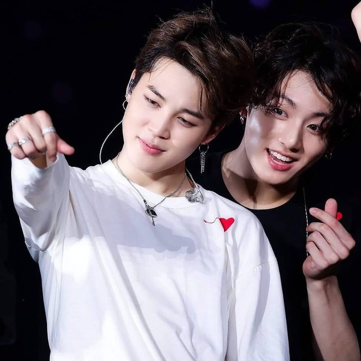 Happy birthday to our Jiminnie hyung!!! We love you 💜

#HAPPYJIMINDAY 
#HappyBirthdayJimin #OctoberBlessingJimin
#AngelVoiceJimin #1013Prince