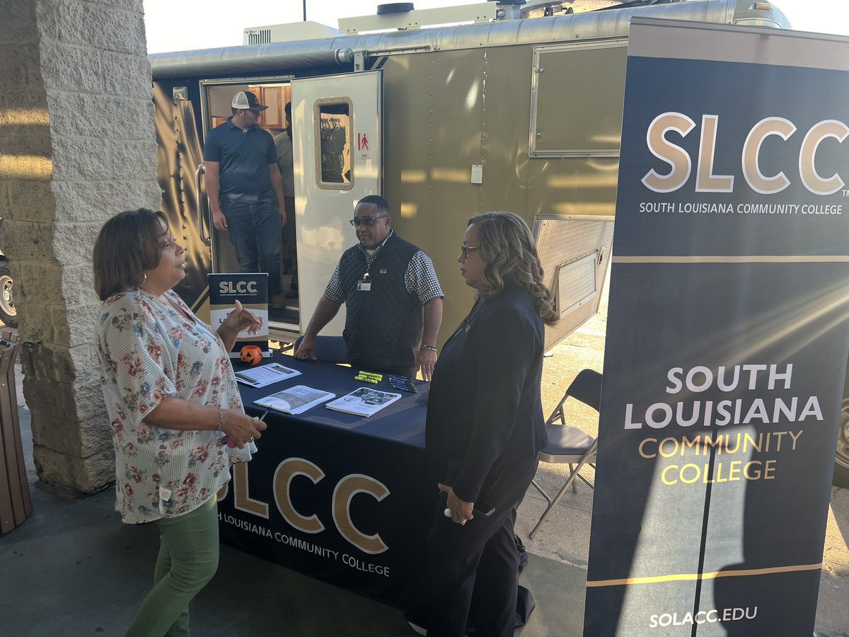 AndrePerezSLCC's tweet image. Great evening recruiting fresh young minds during the St. Landry Parish Schools 24th Annual Postsecondary Carousel Event in Opelousas. Juniors and Seniors participated in career exploration activities designed to inspire and amaze. @southlacc
