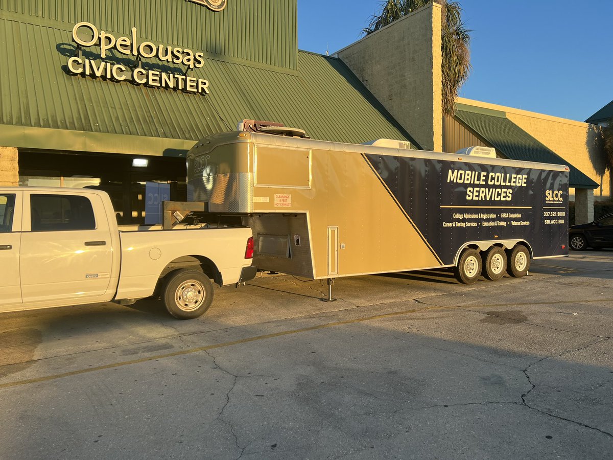 AndrePerezSLCC's tweet image. Great evening recruiting fresh young minds during the St. Landry Parish Schools 24th Annual Postsecondary Carousel Event in Opelousas. Juniors and Seniors participated in career exploration activities designed to inspire and amaze. @southlacc