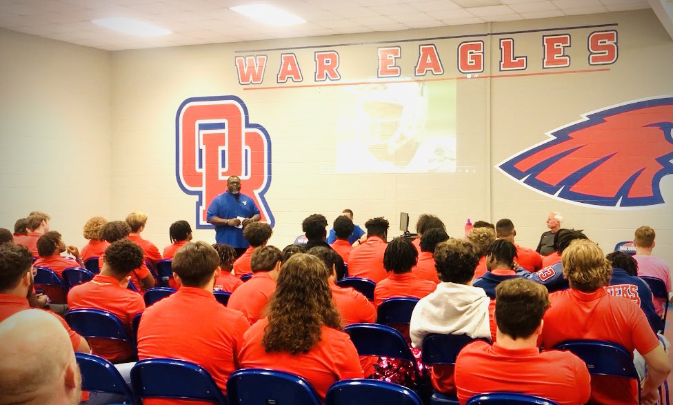 ChipBaker19's tweet photo. Had a good time speaking to the Oak Ridge HS FB team! Grateful for the opportunity! Had to share the @VinceYoung10 game winning TD in the 2006 Rose Bowl game. @oakridgefb @oakridgehs
#orhs #wareagle #football #conroeisd #grateful #tsc #gogetit #vinceyoung #ut #usc #rosebowl https://t.co/G2l7NGptJv