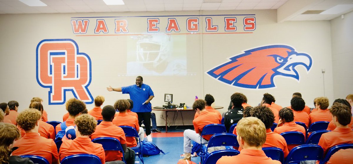 ChipBaker19's tweet photo. Had a good time speaking to the Oak Ridge HS FB team! Grateful for the opportunity! Had to share the @VinceYoung10 game winning TD in the 2006 Rose Bowl game. @oakridgefb @oakridgehs
#orhs #wareagle #football #conroeisd #grateful #tsc #gogetit #vinceyoung #ut #usc #rosebowl https://t.co/G2l7NGptJv