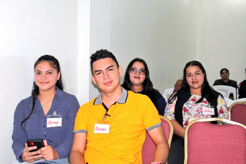 🇲🇽🇺🇲🇭🇳 Continuamos dándole la bienvenida a las y los exbecarios de #JóvenesConstruyendoElFuturo que forman parte del piloto del "Curso Certificado para Emprendedores", que se desarrolla de manera conjunta por <a href="/AMEXCID/">AMEXCID</a> y <a href="/USAIDMX/">USAID México</a> en el marco de #SembrandoOportunidades.