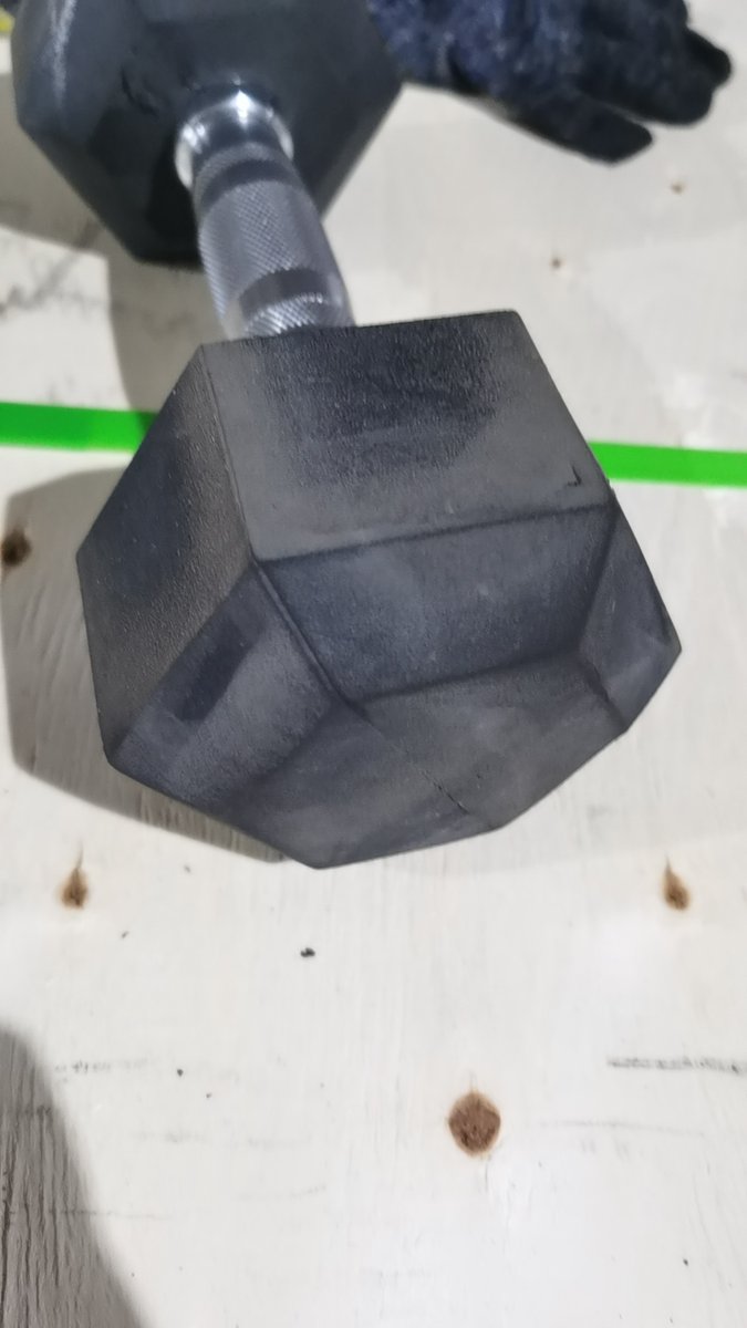 yankaoer's tweet photo. Rubber coated free weights are the clear winner in drop tests compared to PVC coated ones. However, if you're considering PVC hex dumbbells, they're not performing badly either. #fitness #workout #weights #freeweights #dumbbells #weightplates #FitnessEquipment https://t.co/QBz0tH1n2s