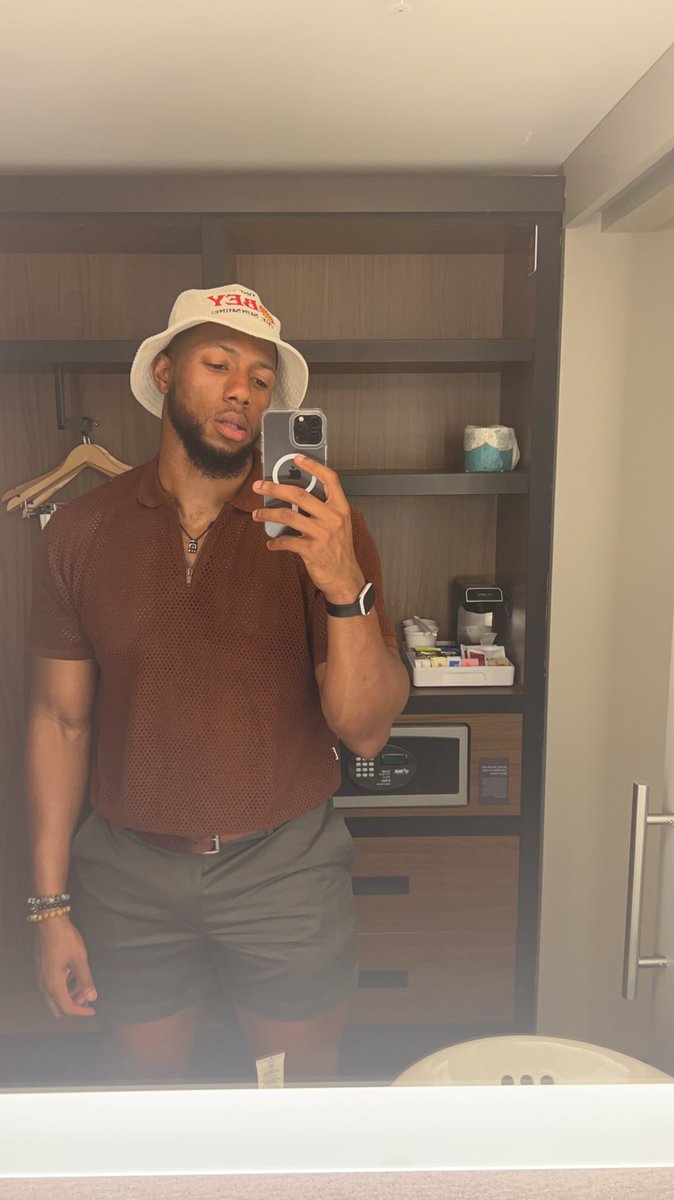 vaballer32's tweet photo. Quote tweet with you in a hat https://t.co/d8nvgSp8DP