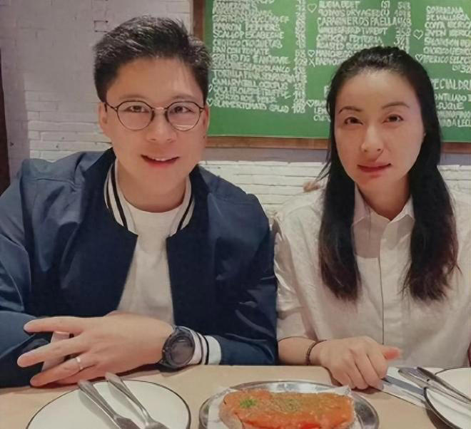 Huo Qigang celebrated Guo Jingjing's birthday in advance! I wish my wife to be 18 years old forever, and ridicule each other as old husbands and young wives