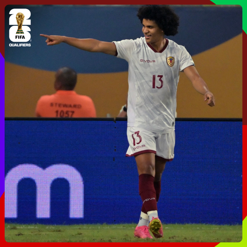 fifaworldcup_es's tweet photo. 🇻🇪 ¡Histórico empate de la @SeleVinotinto ante Brasil 🇧🇷 como visitante! 😮

#Somos26 | #CopaMundialFIFA