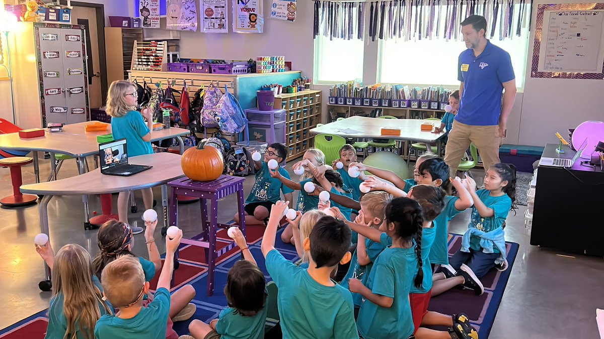 KristaKimball08's tweet photo. When one of your students has a parent that’s an astrophysicist…you have them come talk to your class for #scientistoftheweek 🌞🌑#eclipse so grateful for this learning opportunity! @VanRaubES @BoerneISD #reallifeconnections #handson #firstgrade #family https://t.co/Pm0XVJAt98