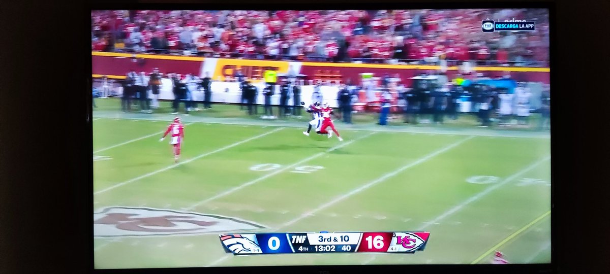 Alex_Cerrvantes's tweet photo. @espnsutcliffe @Chiefs @Draftea_Mexico Y se lo regalaría a @gerardocerv https://t.co/KinEyw5HJb