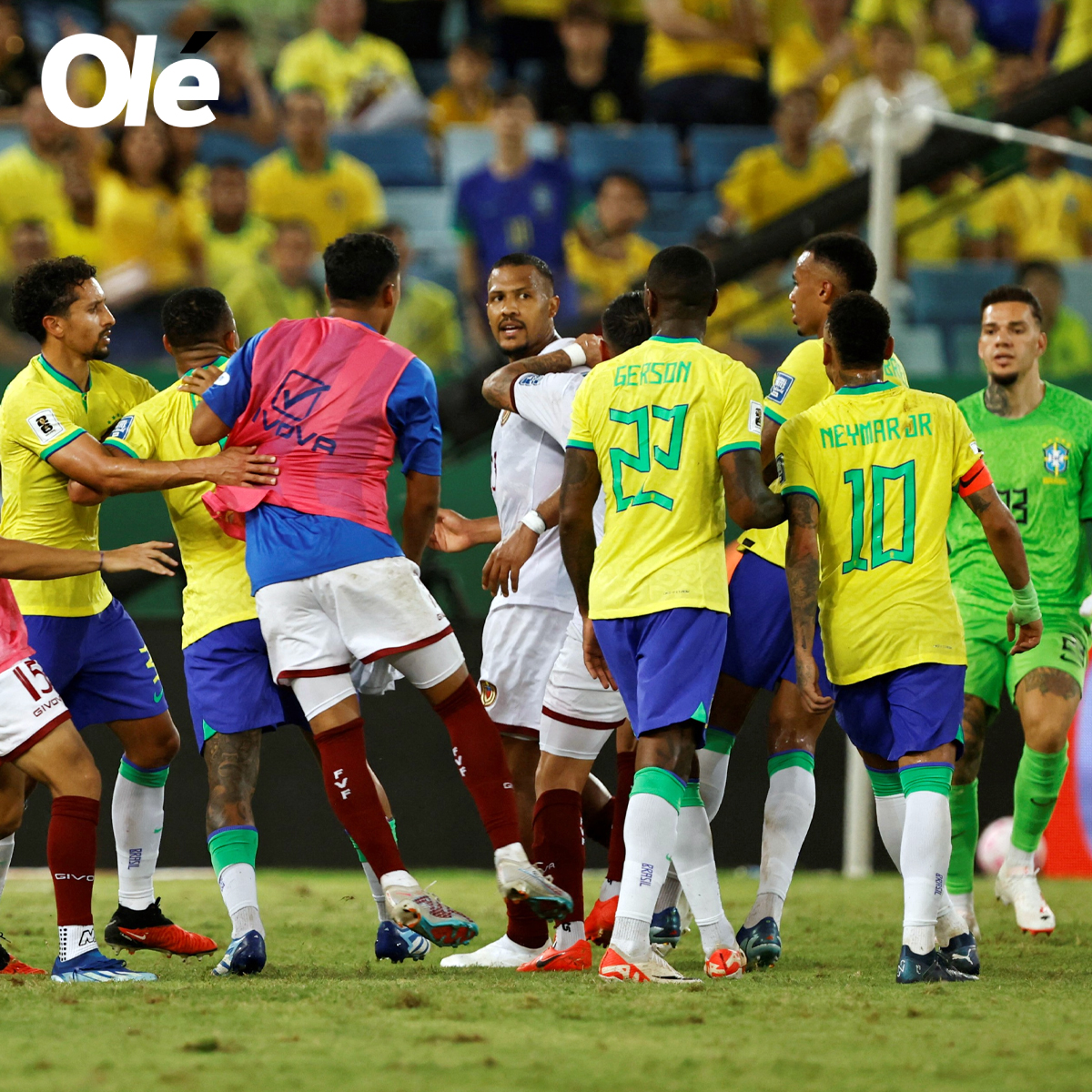 DiarioOle's tweet photo. 😬💥 Y en el final, se agarraron Rondón y Neymar... Los tuvieron que separar. https://t.co/JFlhvabZ51