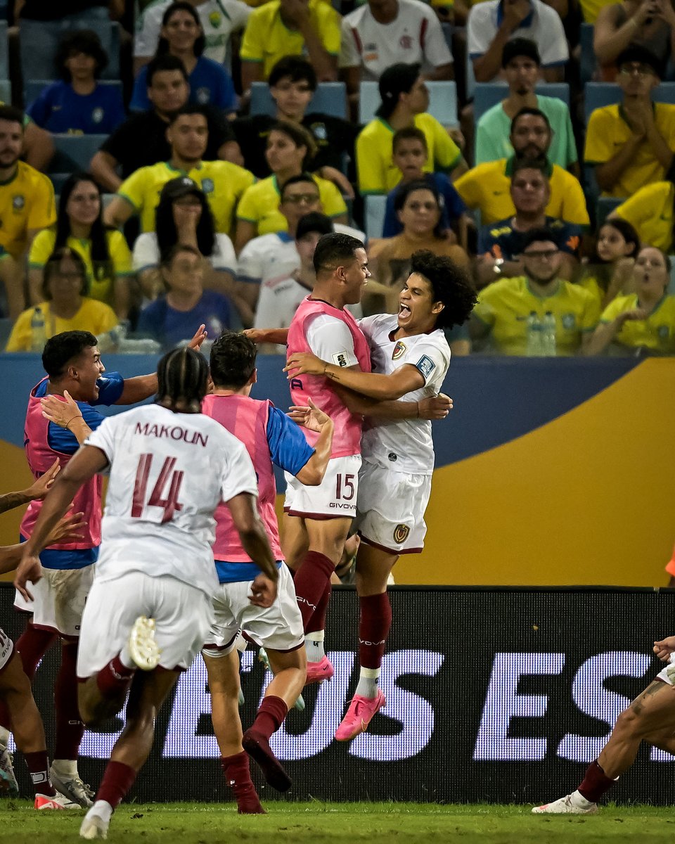 brfootball's tweet photo. Brazil’s 15-game winning streak at home in World Cup qualifiers comes to an end after a 1-1 draw vs. Venezuela ❌ https://t.co/NbxFa6wZhS