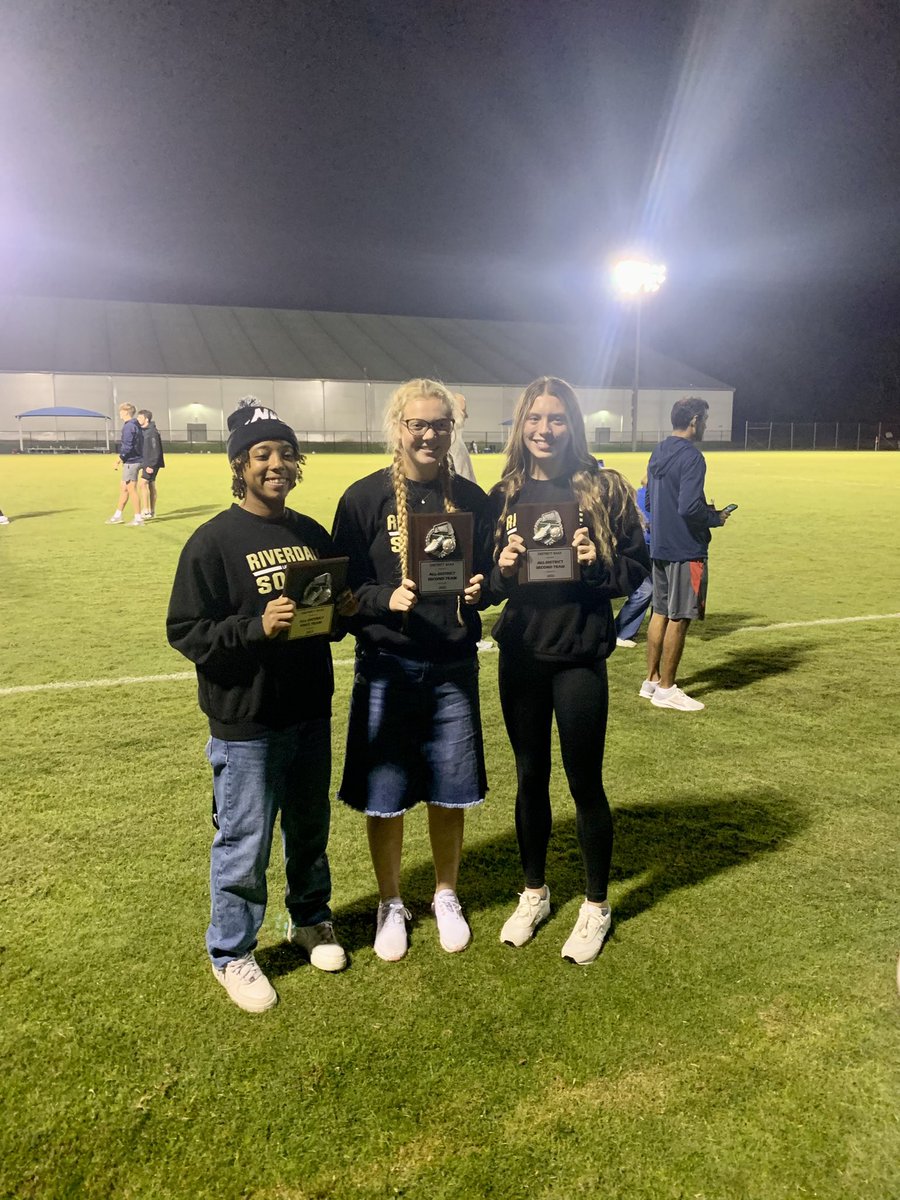Congratulations <a href="/Destini28564032/">Destini</a>, <a href="/ArianaBaxter2/">Ariana Baxter</a> and <a href="/ToriMerriman11/">Tori Merriman</a> for picking up all district awards tonight at the district championship! #arrowsup