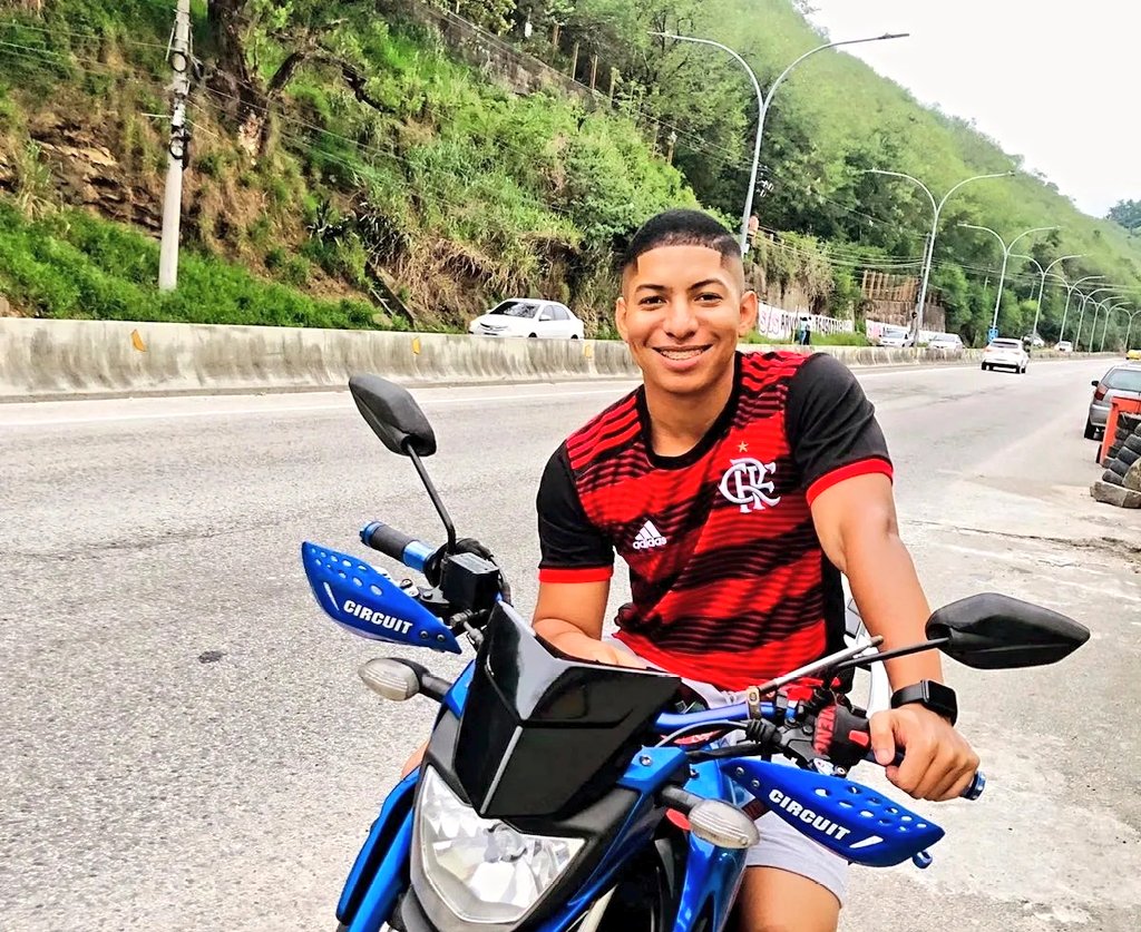 MatheusGoNcaLL's tweet photo. #NewProfilePic atualizadinha né hehe https://t.co/wSlEO1DqkY