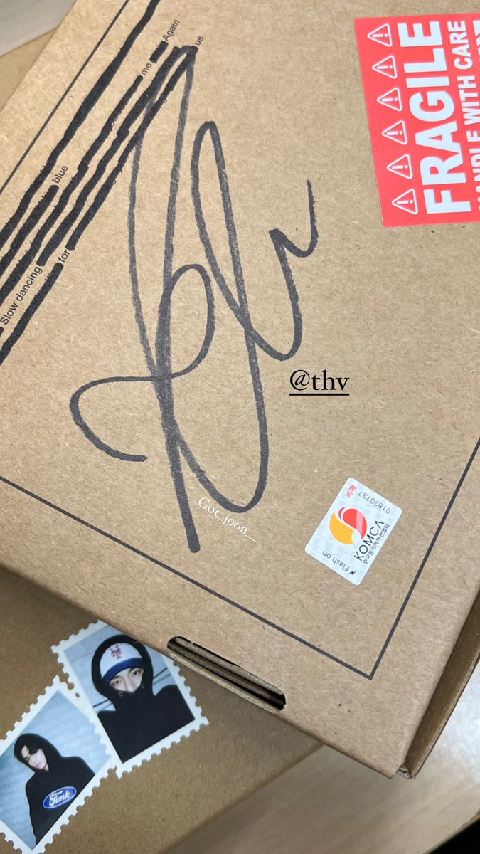 태형오라버니 덕분에 받은 .. 🤧💜💜 

눈물 콧물 다 빼 …. ㅠㅠㅠㅠㅠㅠ 
싸인앨범 있는 사람 됨!!!!!!!!!!!!!!!!!!!!!! 

자세한 언박싱은 조만간 아미로그로 짜올게효.. 💜