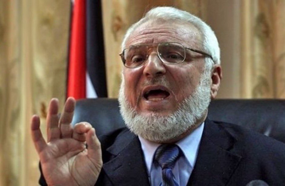 🇮🇱 | ÚLTIMO MINUTO: Las Fuerzas de Defensa de Israel acaban de CAPTURAR al Presidente del Parlamento de Palestina y líder de alto rango del grupo terrorista Hamas, Aziz Dweik, tras un exitoso asalto nocturno en Cisjordania. Duro golpe al terrorismo.