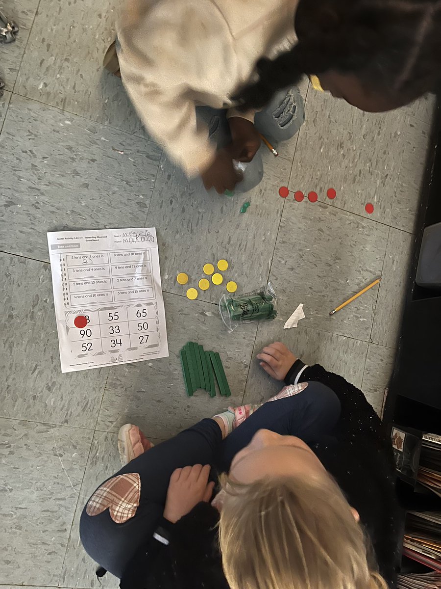stephsirmons's tweet photo. 1st graders at Randolph Elementary in Mrs Hyde’s class used base ten blocks to build 2 digit numbers in a variety of ways. @OMIALSDE @AMSTI_UM @AMSTI4all @WendiCooperHall https://t.co/rSnwzLf8Or
