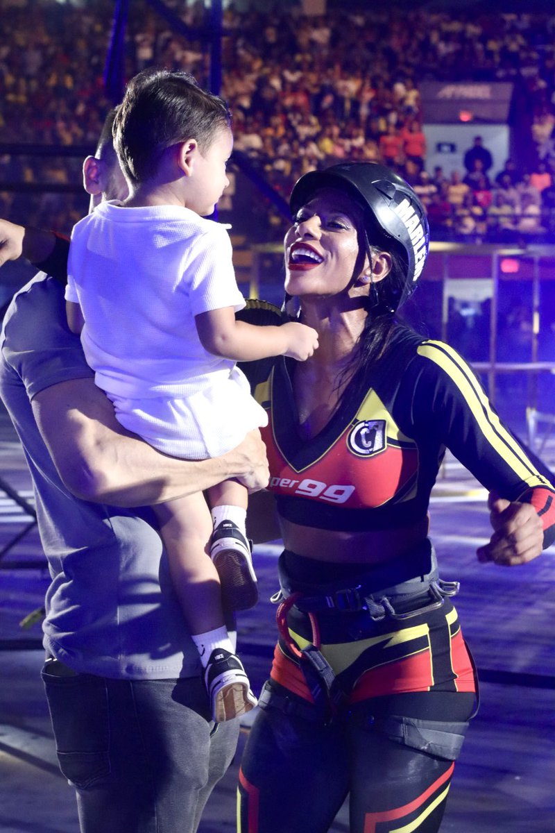calle7panama's tweet photo. Momentos súper emotivos que nos deja esta Gran Final en la Arena Roberto Durán. 😍😍😍😍😍😍😍😍🥺🫶🏻🫶🏻🫶🏻🫶🏻🫶🏻

#Calle7Panama #C7PA #FiebreAmarilla #FuriaRoja #MedcomDigital #Telemetro https://t.co/wvrkGAhvph