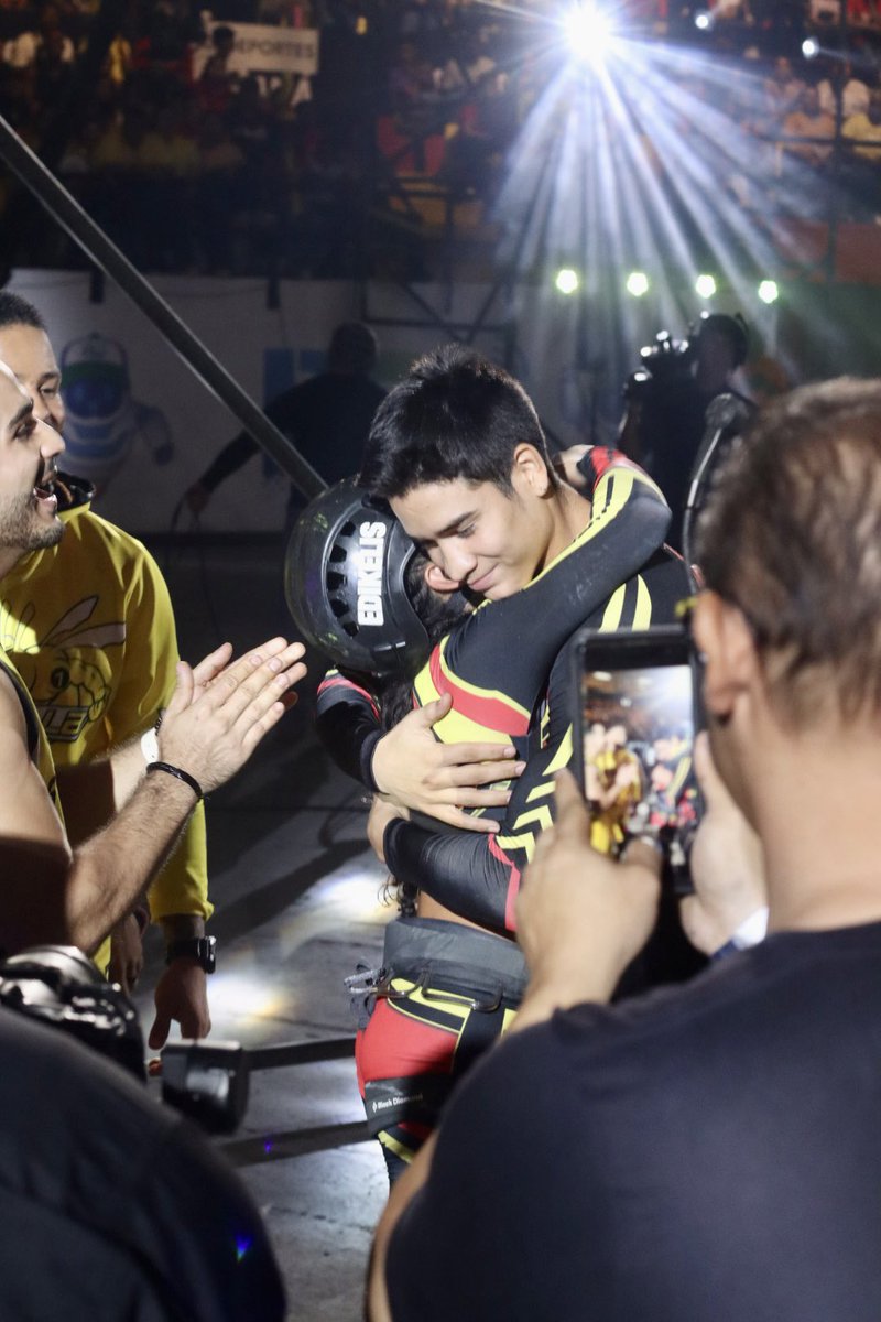 Telemetro's tweet photo. Momentos súper emotivos que nos deja esta Gran Final en la Arena Roberto Durán. 😍😍😍😍😍😍😍😍🥺🫶🏻🫶🏻🫶🏻🫶🏻🫶🏻

#Calle7Panama #C7PA #FiebreAmarilla #FuriaRoja #MedcomDigital #Telemetro https://t.co/7gWMiKUoXB