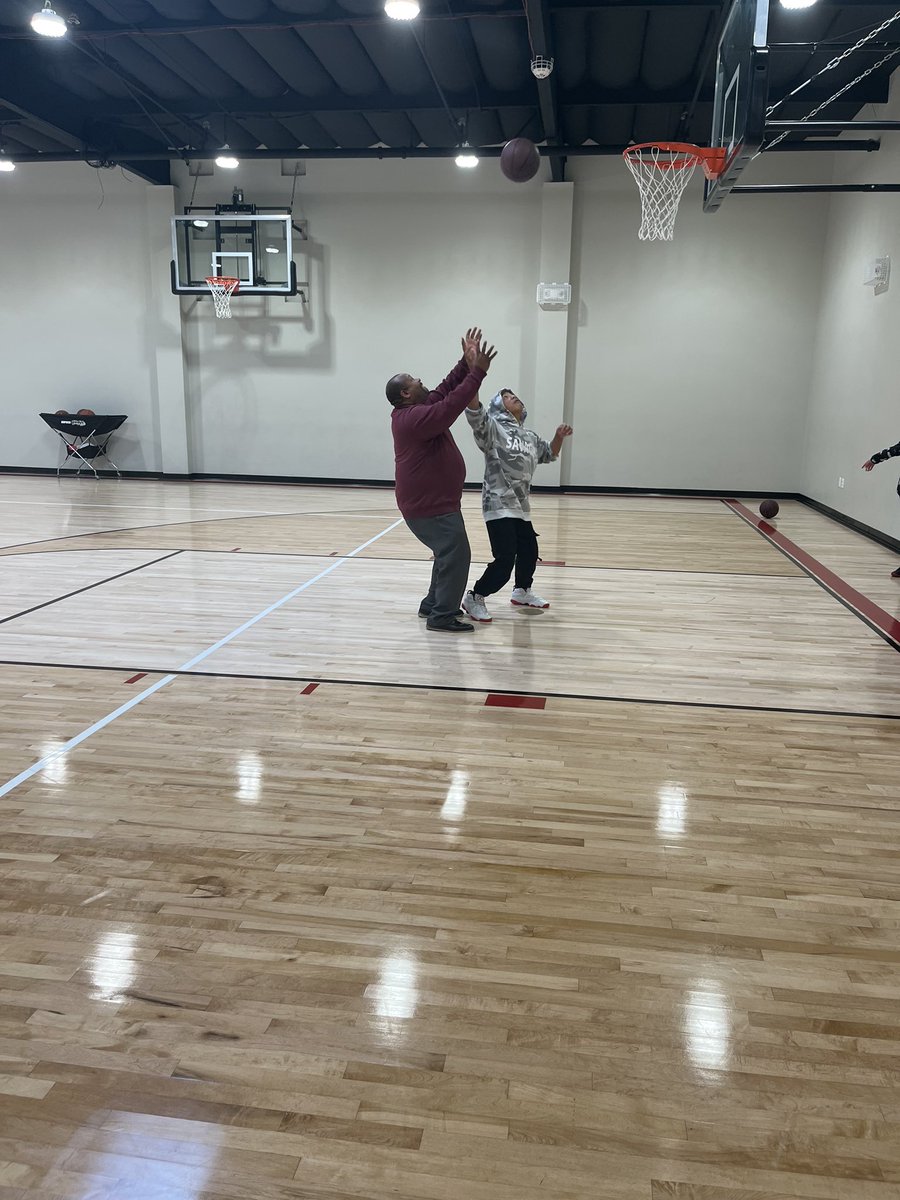 gcc_jsample's tweet image. Day 50- Superintendent’s Fall Tour at SAVA!!! Had a great time at SAVA learning more about the academic and CTE programs we offer. Yes I participated in the culinary class and took some time shoot hoops with a student (he won)! #gcclevelup #proudgccsupt