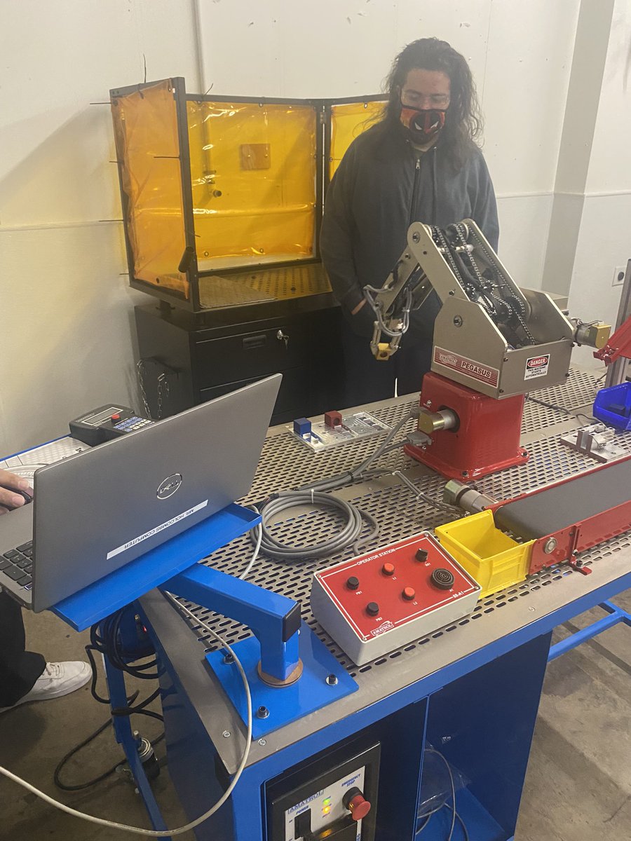 gcc_jsample's tweet image. Day 50- Superintendent’s Fall Tour at SAVA!!! Had a great time at SAVA learning more about the academic and CTE programs we offer. Yes I participated in the culinary class and took some time shoot hoops with a student (he won)! #gcclevelup #proudgccsupt