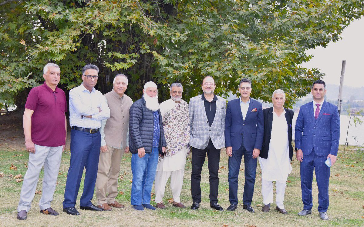 parvezbhat4u's tweet photo. Revival of Pashmina is in Reality A Revival of Kashmiri Heritage .
#kashmirhand #kashmirhandicraft #cottagearts #cottagecrafts #handicrafts #sozniwork #sozni #Jamavar #jamawar #kanijama
#agm2023 #pashmina #kashmirpashm #kashmiriheritage #pashminashawls https://t.co/Wz58mZvCNJ