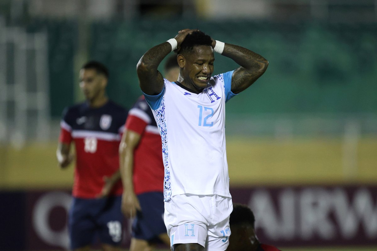 hondufut's tweet photo. 🇨🇺 Cuba se aferró al empate 0-0  y sigue en segundo lugar del Grupo B, 🇭🇳 no pudo romper el cerrojo defensivo, el domingo se volverán a enfrentar en el #Chelato Uclés #CNL https://t.co/e3WFAhGJO5