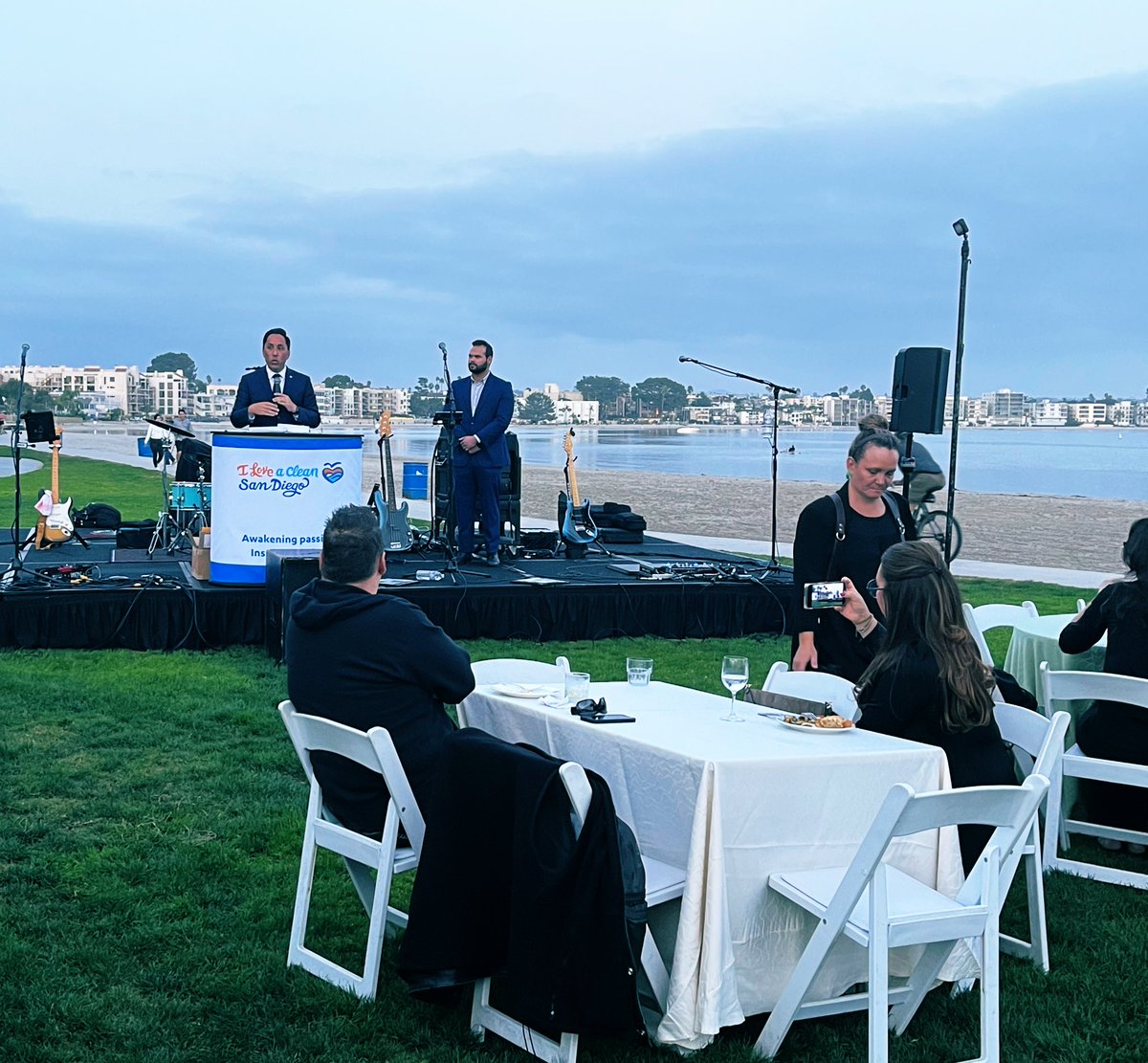 Had a great time at <a href="/iloveacleansd/">I Love A Clean SD</a>’s Fall Social in #MissionBay.

My administration continues to celebrate environmental action in our communities and recognize those who are working hard to reduce waste and create a better climate future #ForAllofUs. #GettingItDone