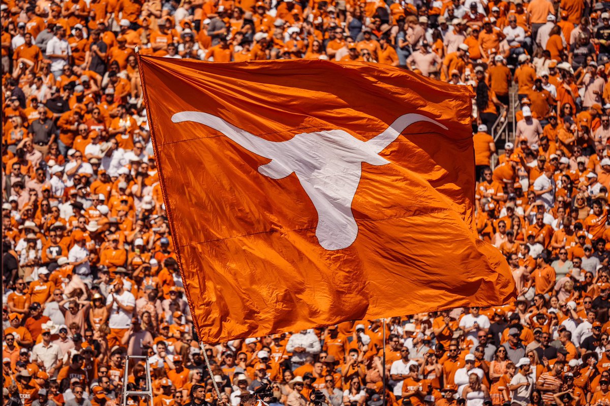 Antonio43863821's tweet photo. Blessed to receive a scholarship offer from the University of Texas at Austin. #HookEm #hookemhorns 🤘 https://t.co/bob6ZF5vvN