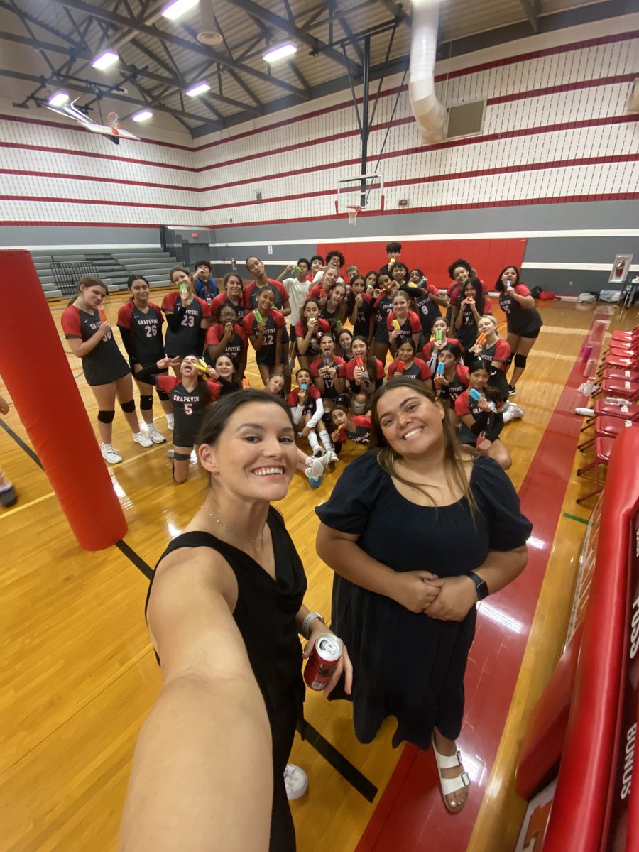 nwardcoach's tweet photo. Last home game for the season! We have the best supporters! #pregamepopsicles @GMSPonies @GMSgirlsath https://t.co/k9cmFelGDy