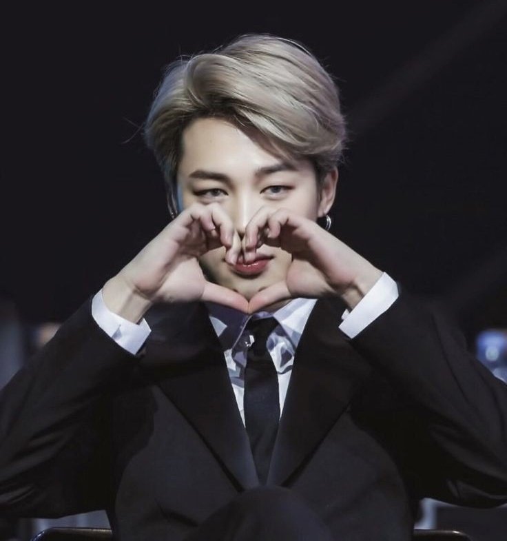 Angel_Boys_'s tweet photo. تولدت مبارک فرشته زیبا و دوست  داشتنی 💜
HBD JIMIN 
#JIMINDAY 
@BTS_twt https://t.co/JEWYpPEYSc
