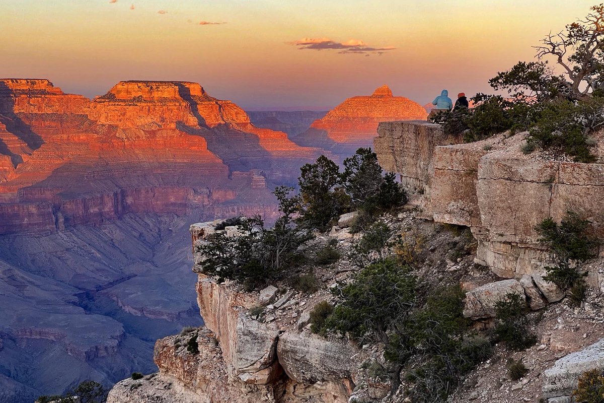 GrandCanyonNPS's tweet photo. “Softly the evening came with the sunset.” 
– Henry Wadsworth Longfellow

What's open in the park this weekend? > https://t.co/P9gi3nEJdz (55205) https://t.co/hWfnF5aLtr