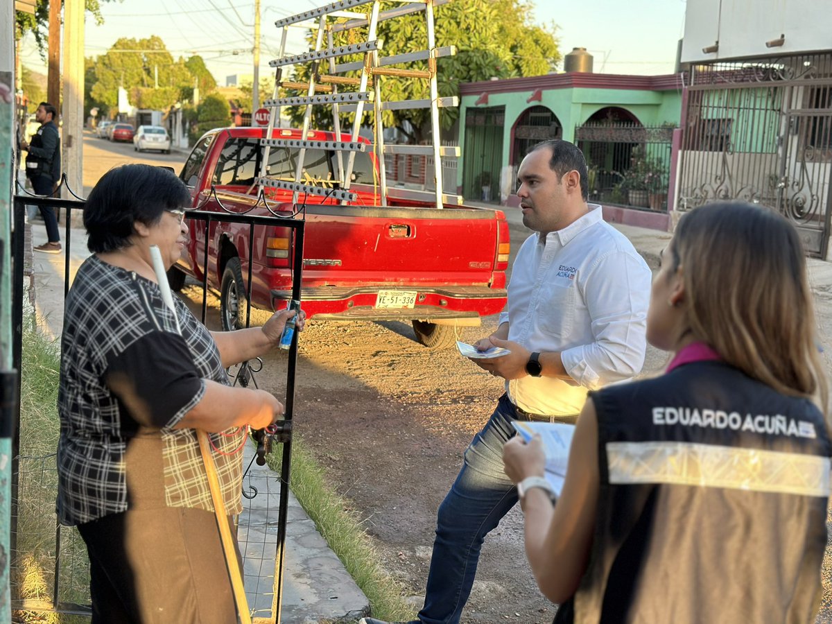 eduardoacunap's tweet photo. Hoy platicamos con vecinas y vecinos de dos colonias con mucha historia en nuestra ciudad; la Balderrama y la Olivares. 

Como regidor de Hermosillo seguiré impulsando la cultura de la denuncia ciudadana. 

#QueHermosilloHable https://t.co/vYpWpeB4xP