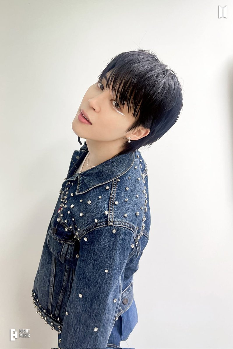 LuCs0_'s tweet photo. CUMPLEAÑOS DE MI ANGELITO JIMINIE😭😭❤️‍🩹
Me haces ser una persona tan feliz con tu existencia, eres un ser de luz, alguien que solo merece el más bello amor que pueda existir, como el que siempre das y transmites.
Eres alguien tan talentoso, tan brillante, te amo

#JIMINDAY https://t.co/VaJppdunD4