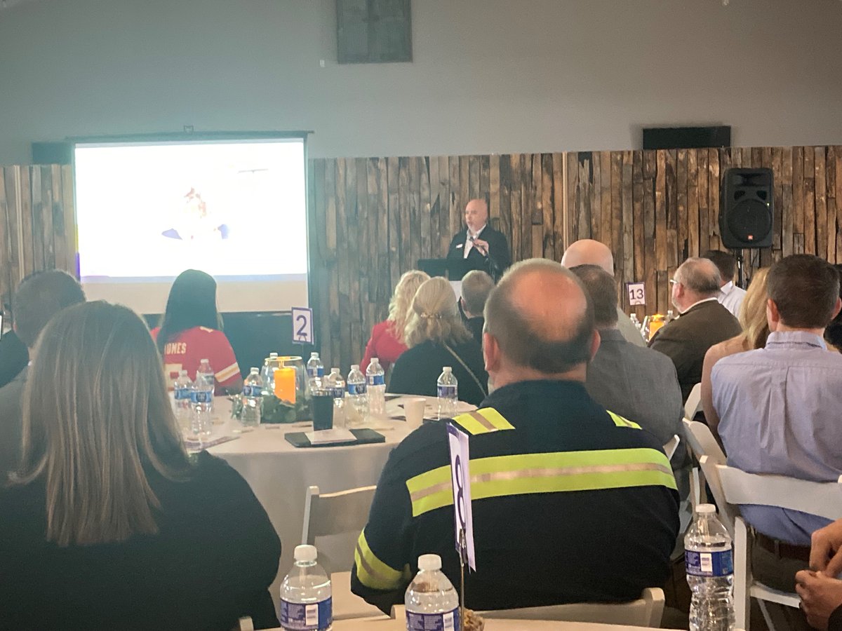 swan_darcy's tweet photo. Thank you @SHSchools and the SH Education Foundation for a great breakfast this morning! #partnership #childcare @KansasCityYMCA @ErinSmith1981 @JordanElo https://t.co/NyuBnhgm5t