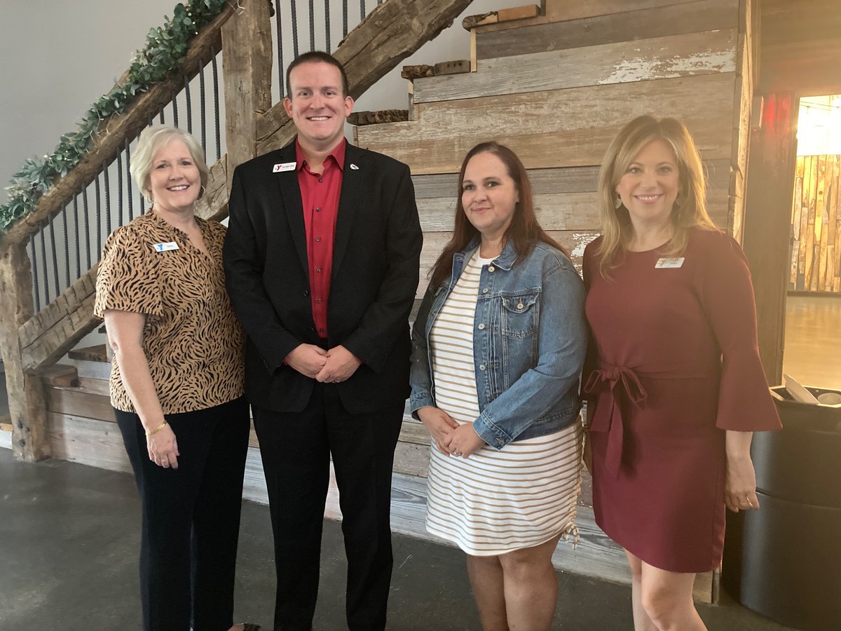 swan_darcy's tweet photo. Thank you @SHSchools and the SH Education Foundation for a great breakfast this morning! #partnership #childcare @KansasCityYMCA @ErinSmith1981 @JordanElo https://t.co/NyuBnhgm5t