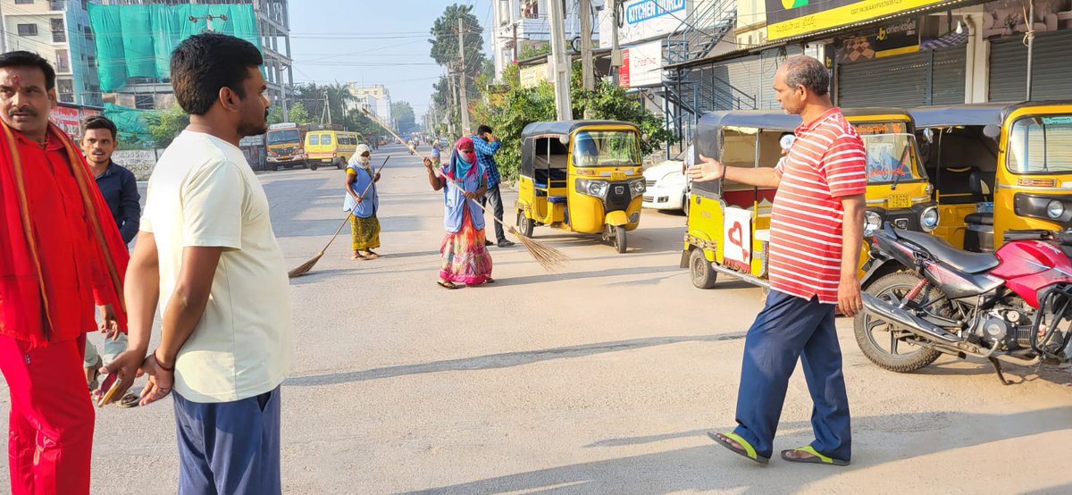 sanitationmck's tweet image. Morning visit of Sanitation Activities by #MC_Karimnagar at #CompostPlant #PublicPlaces and #MainRoads etc today @cdmatelangana @arvindkumar_ias @SwachhBharatGov @MoHUA_India @KTRBRS @RoopaMishra77 #IndiavsGarbage #SwachhtaHiSeva