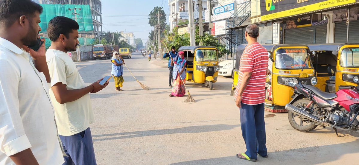sanitationmck's tweet image. Morning visit of Sanitation Activities by #MC_Karimnagar at #CompostPlant #PublicPlaces and #MainRoads etc today @cdmatelangana @arvindkumar_ias @SwachhBharatGov @MoHUA_India @KTRBRS @RoopaMishra77 #IndiavsGarbage #SwachhtaHiSeva
