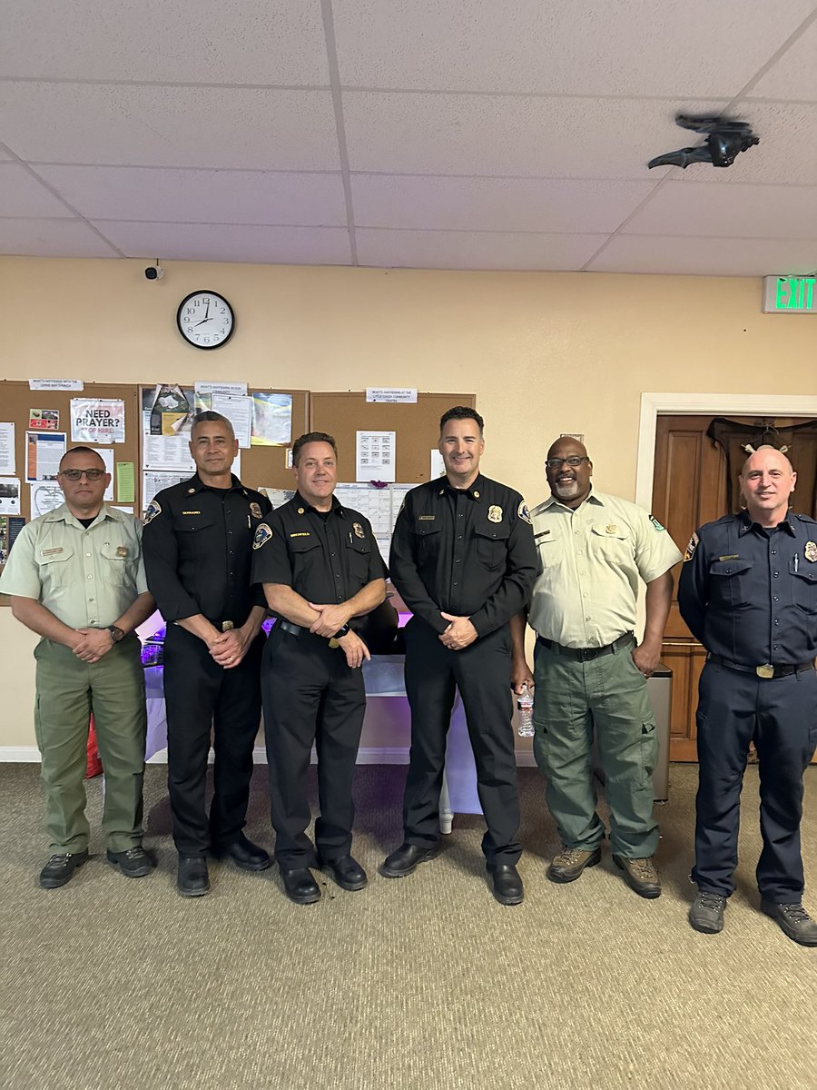 SBCFireChief's tweet photo. @CALFIREBDU @dphaas addressing Lytle Creek on #Firewise Communities. @SanBernardinoNF @SBCOUNTYFIRE support the message &amp; discussed the interagency cooperation in @SBCounty. Thank you @supervisorrowe for bringing the community &amp; fire agencies together https://t.co/lSIKHFpgSU