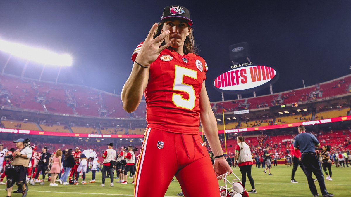 Chiefs's tweet photo. Nothin' like a division dub at home. Goodnight, Chiefs Kingdom 😴 https://t.co/JNgT0bBA6s