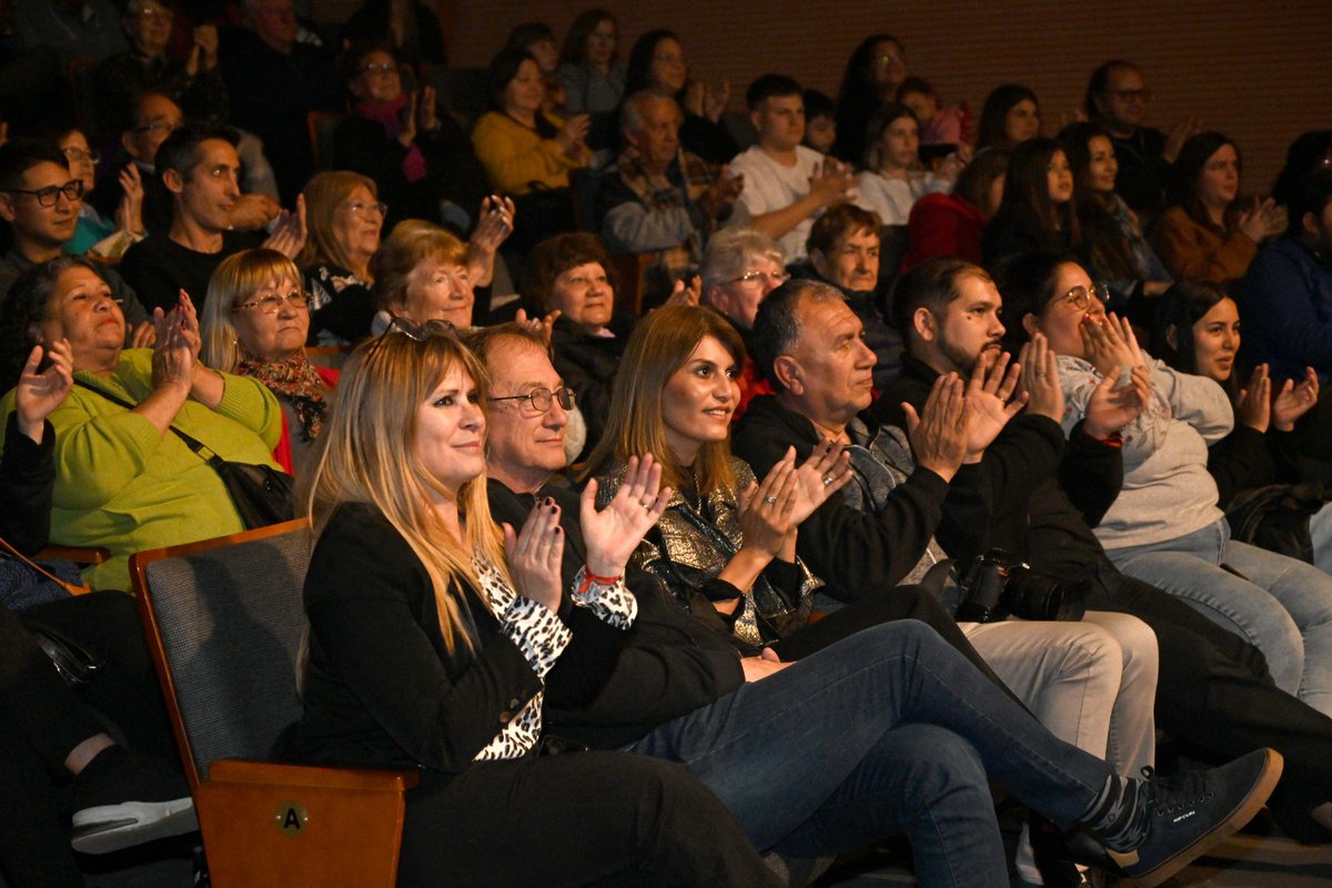 MunicipioTigre's tweet photo. En el Teatro Municipal Pepe Soriano, se presentó por primera vez el grupo de Ballet Municipal de Folklore y Tango. ¡Felicitaciones! 👏🏼🐯
#TigreEsMiVida https://t.co/z7xmzNjvby
