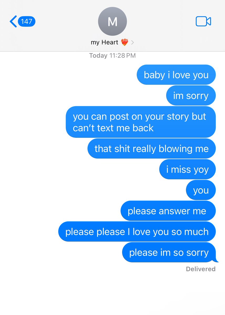 tremerralyn's tweet photo. me on social media vs me in them messages https://t.co/GCihYJvfZA