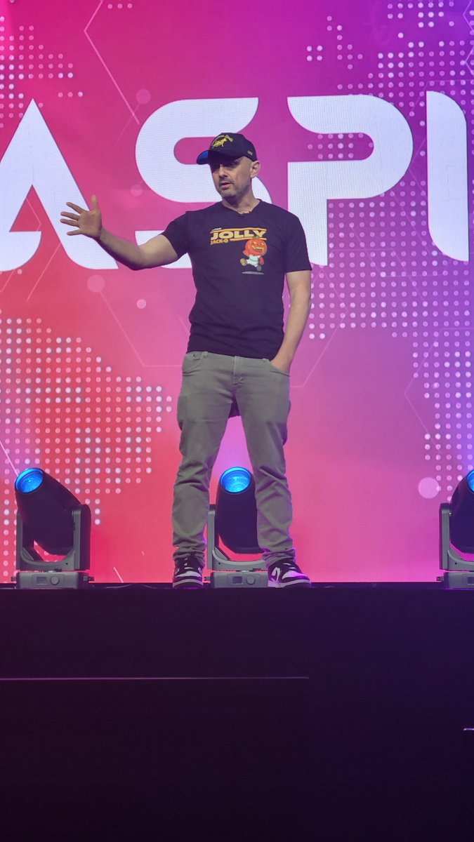 JESSburglar's tweet image. Seeing @garyvee speak live at the #aspiretour definitely made my top 10 of 2023, slightly behind the birth of my daughter. 😃 After consuming countless hours and learning so much over the years, it was awesome to be in the same room as one of greatest. 🐐#BucketListStuff