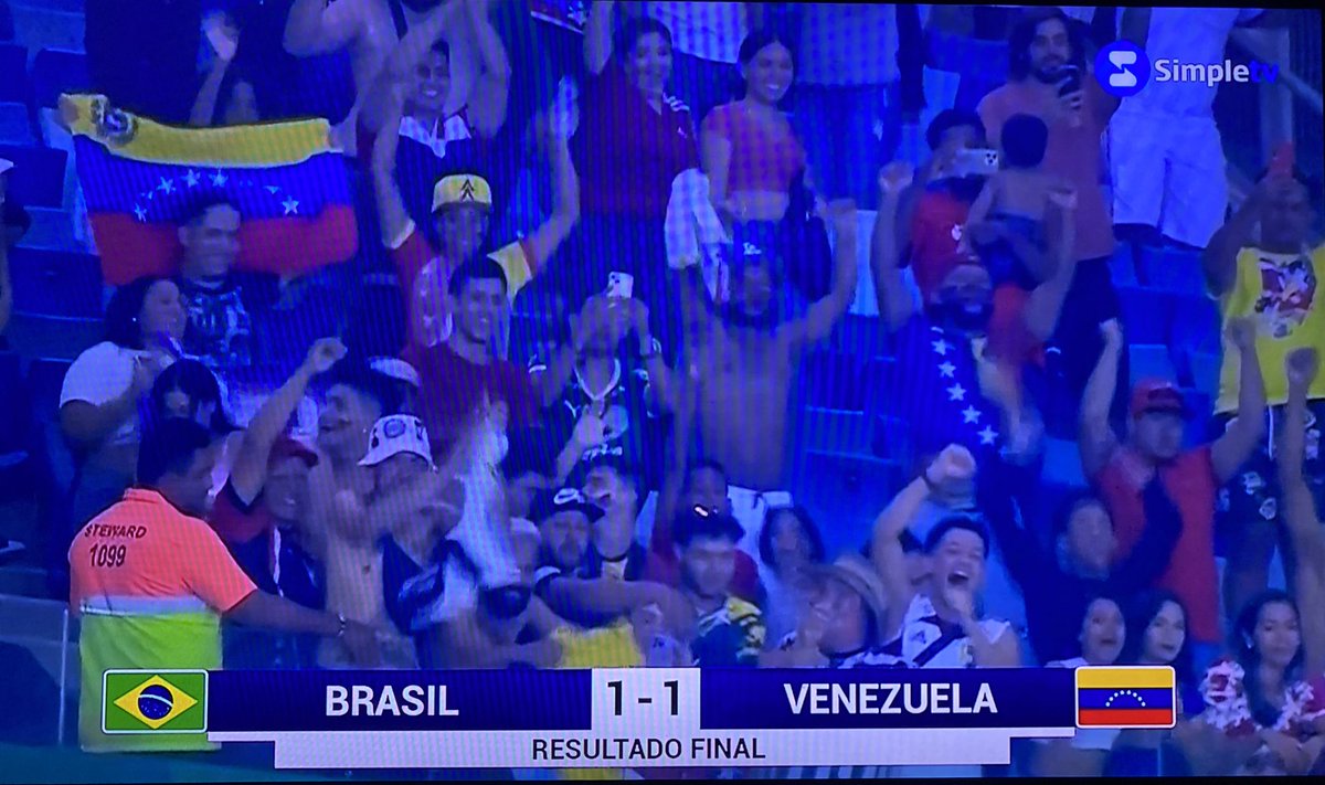 frandurst's tweet photo. Viva Venezuela en esa $&amp;@#% Caballero! https://t.co/3jzZBJK4h0